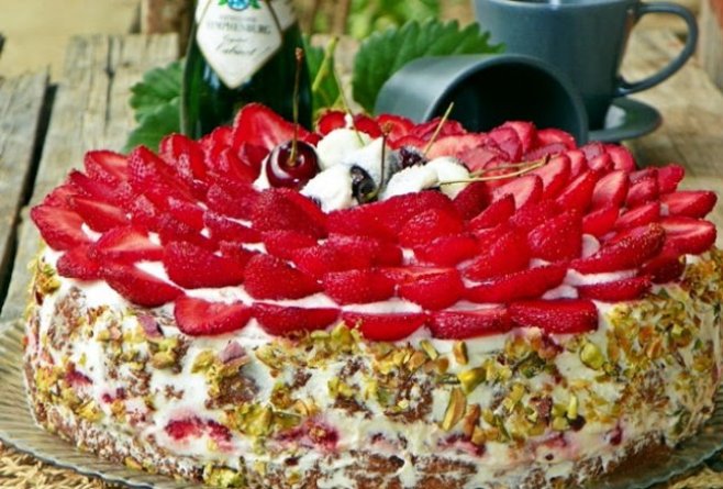 Cele mai delicioase deserturi cu capsune - 20 de retete pe care trebuie sa le incerci