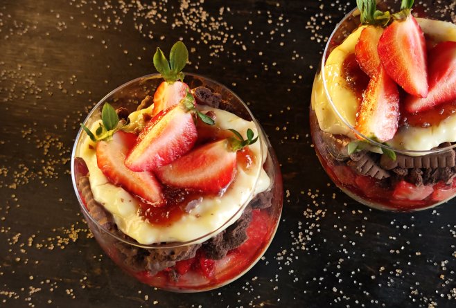 Desert la pahar cu căpșuni - Rețeta rapidă și delicioasă