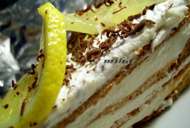 Tort merengue cu crema de lamaie