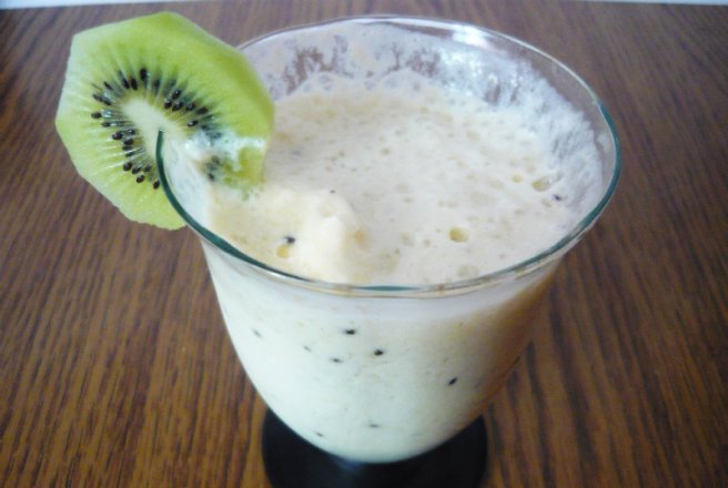 Milkshake cu banane si kiwi