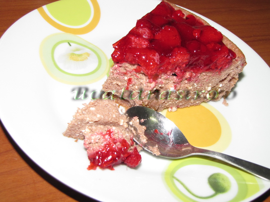 Cheesecake cu topping de zmeura