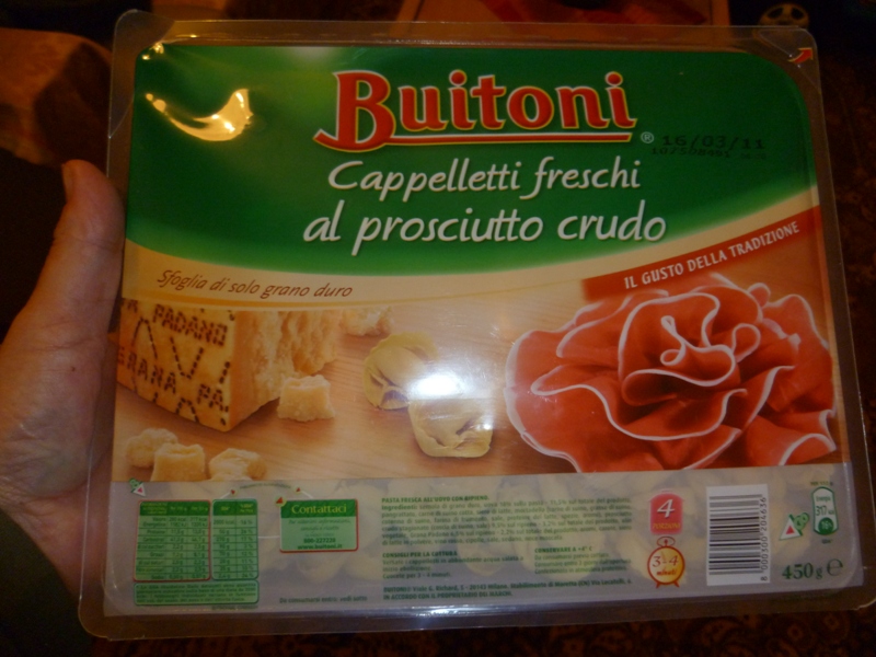 Cappelletti cu prosciutto si sos Bechamel