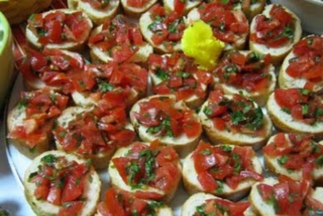 Bruschetta con pomodoro e aglio selvatico