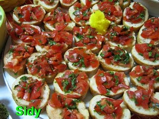 Bruschetta con pomodoro e aglio selvatico