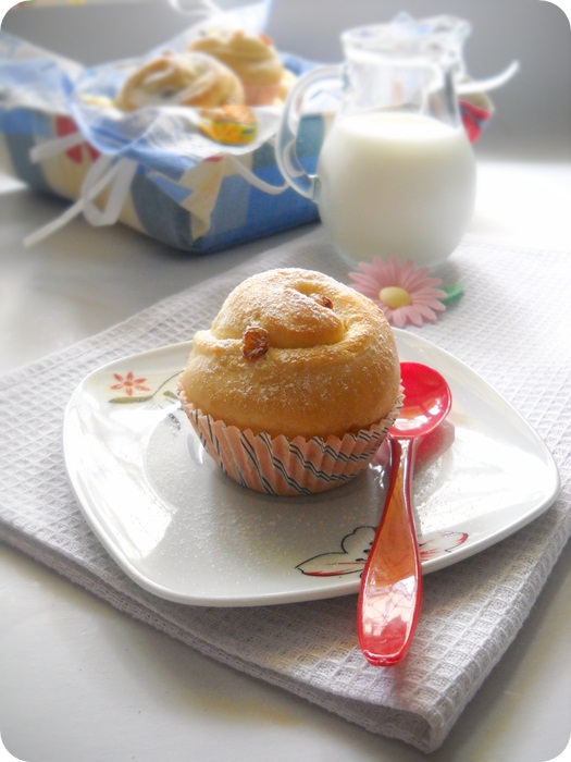 Muffins cu branza si stafide