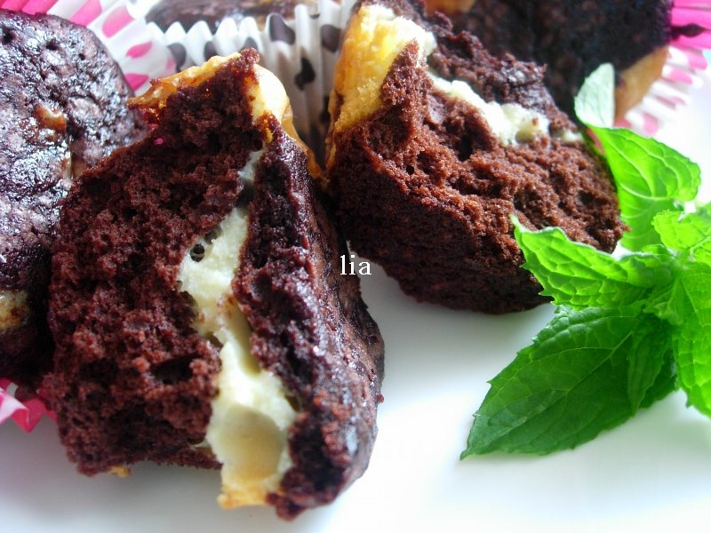 Black and white muffins