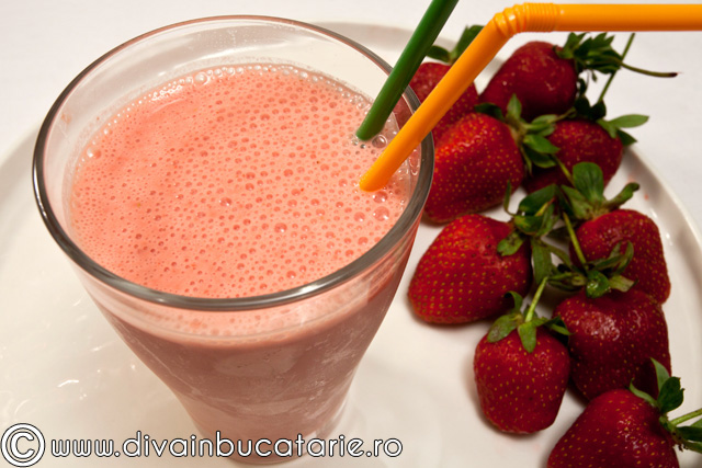 Smoothie de capsune