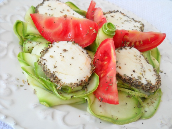 Salata de dovlecei cu mozzarella