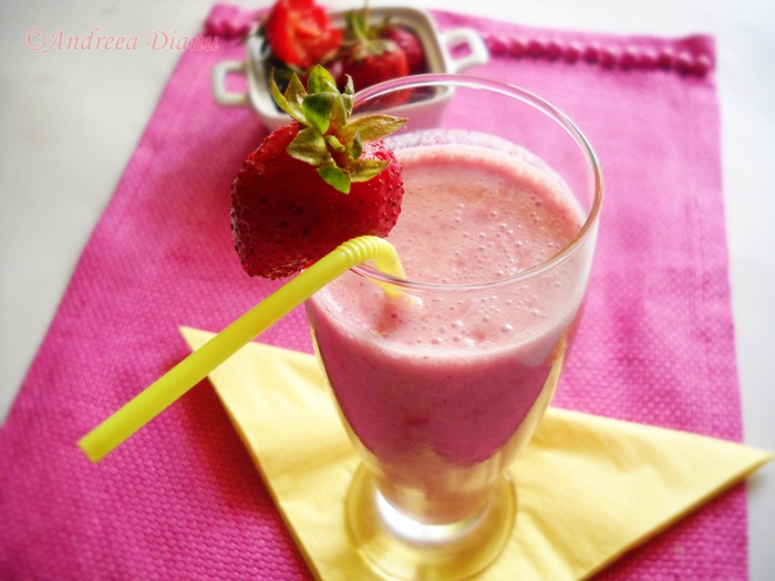 Smoothie de capsuni cu iaurt