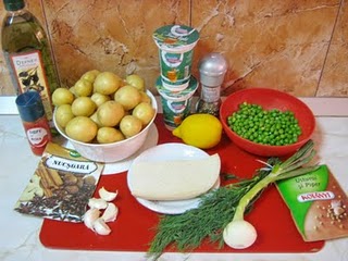 Ficatei prajiti cu cartofi noi si mazare in sos de branza cu marar