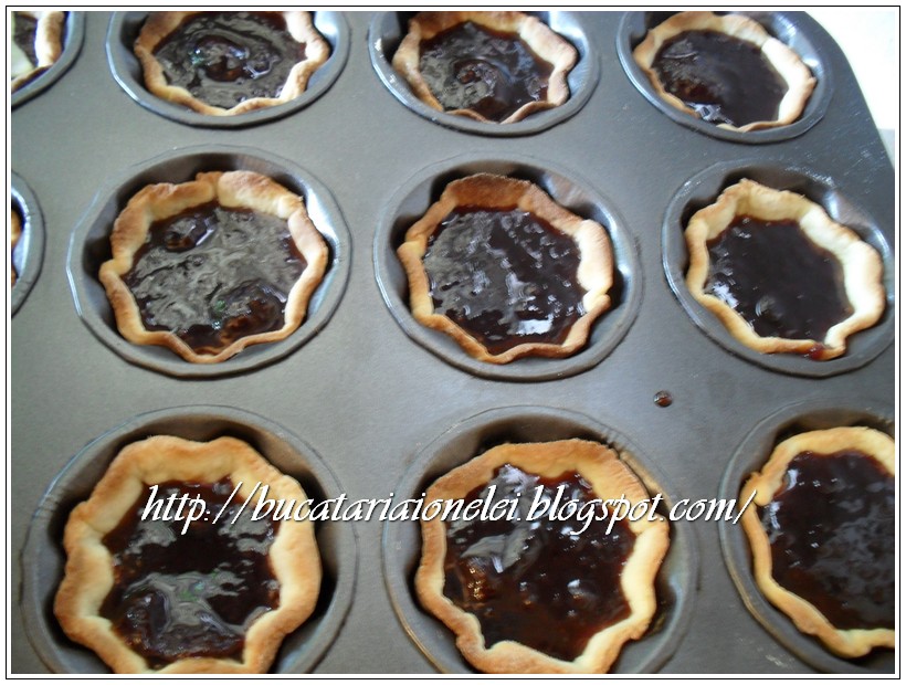 Mini - tarte cu dulceata de capsune