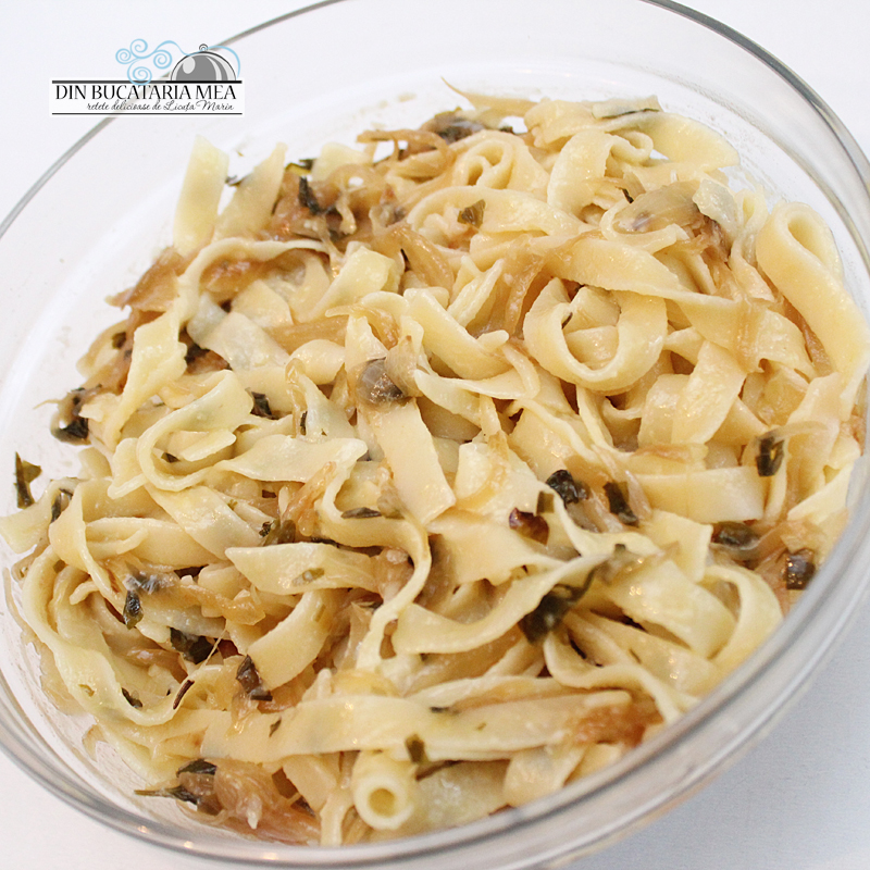 Tagliatelle cu ceapa caramelizata si mustar