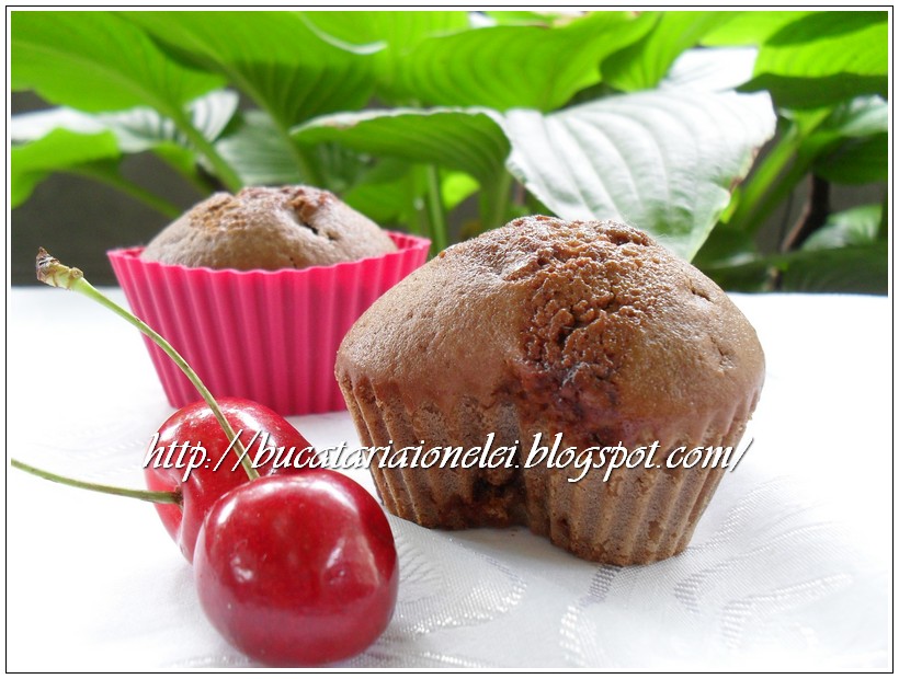 Muffins cu cacao si visine