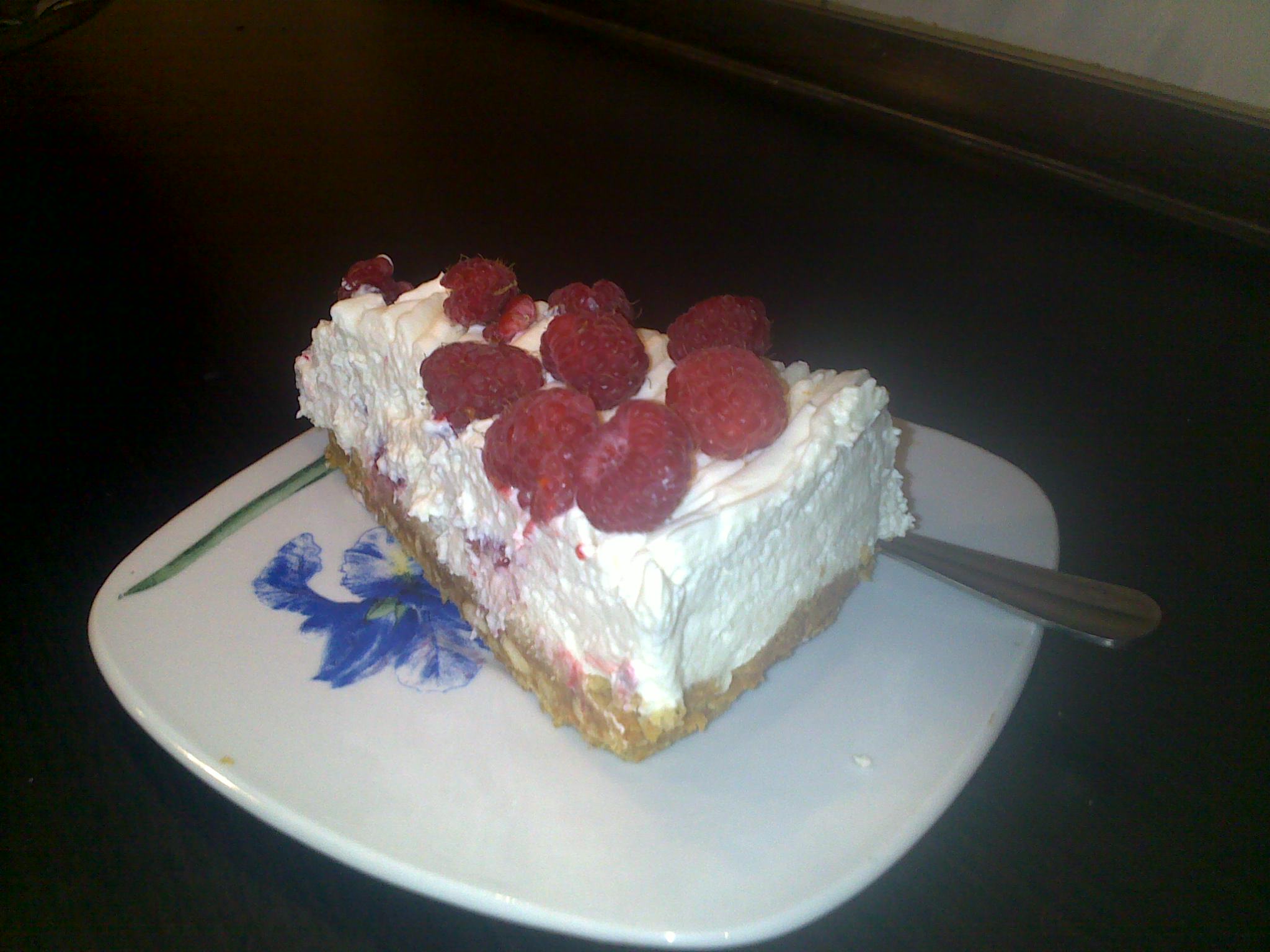 Tort cheesecake cu zmeura