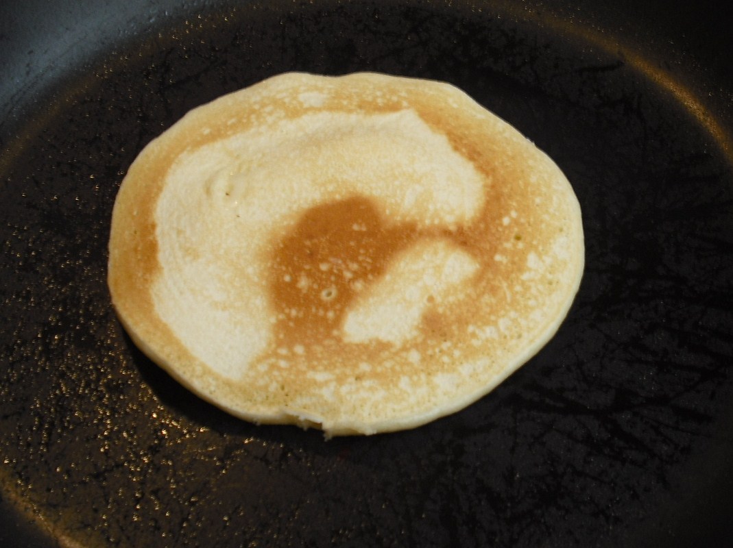 Pancakes (clatite americane) cu sos de ciocolata...