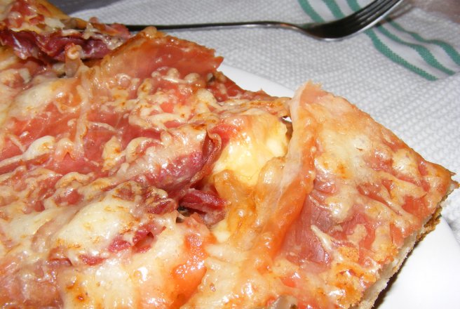 Pizza cu prosciutto crudo