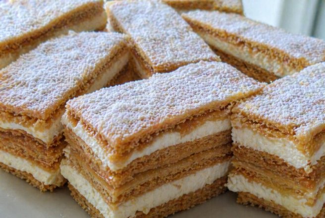 Prajitura cu foi de suc de rosii