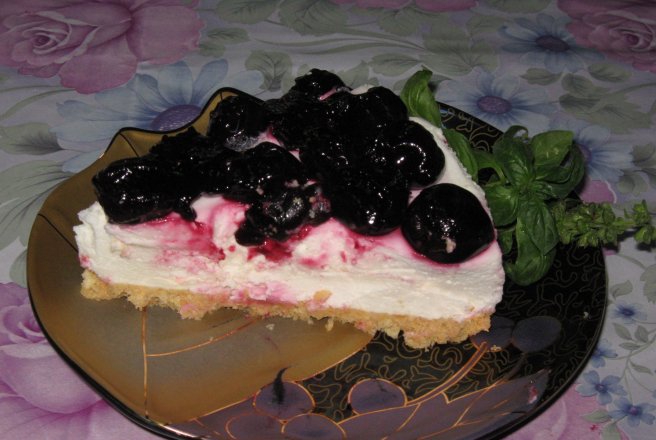 Cheesecake cu cirese negre