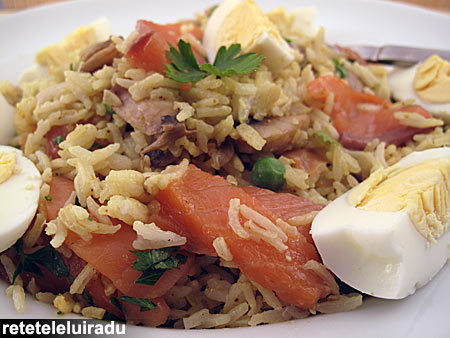 Kedgeree cu mazare si somon afumat