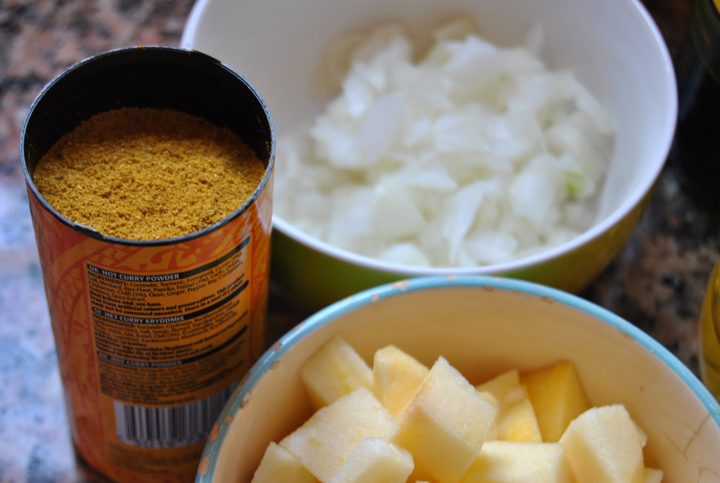 Curry de pui cu lapte de cocos si mere