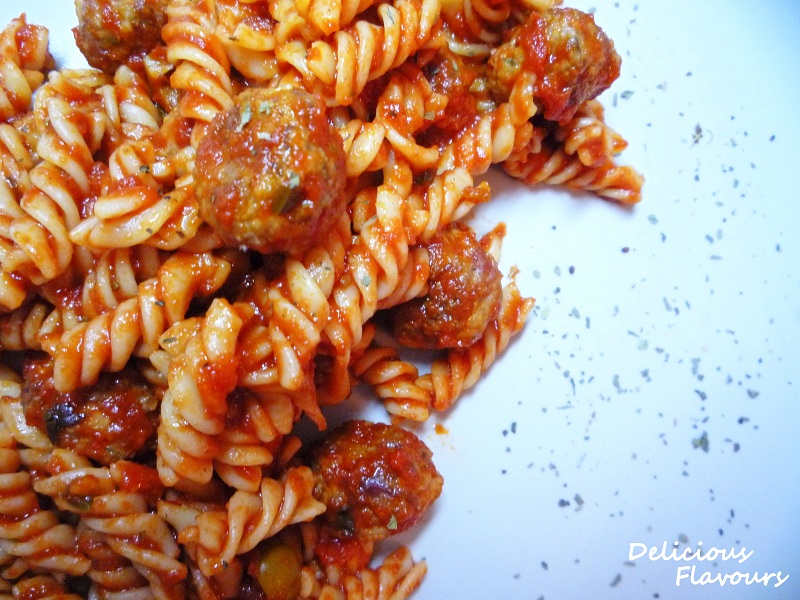 Fusilli cu bilute de carne tocata