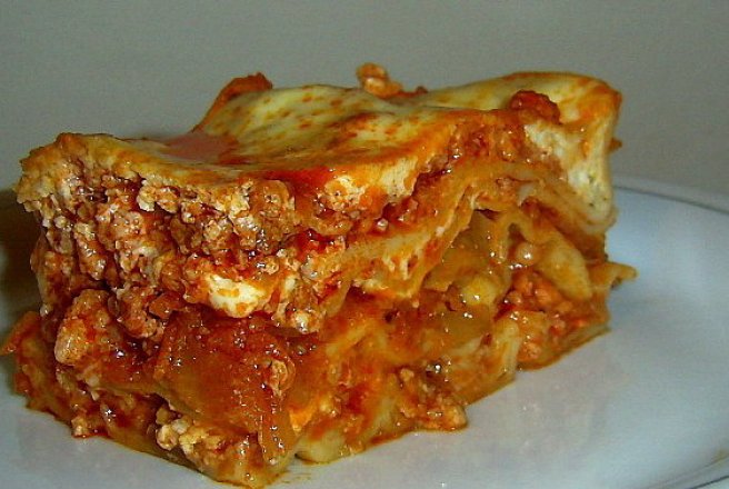 Lasagna cu sos ragu si ciuperci