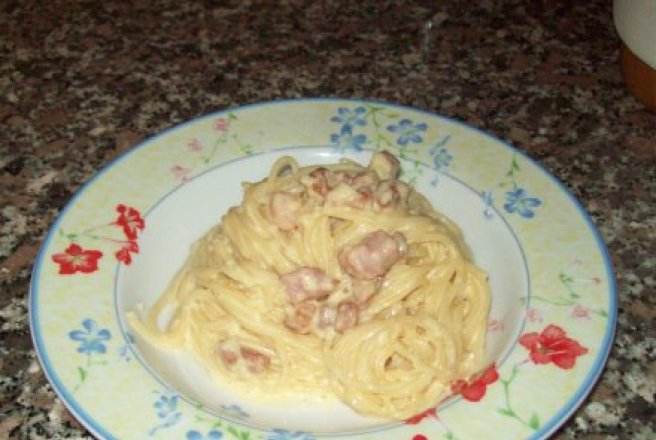 Spaghete carbonara, reţetă cu smantana