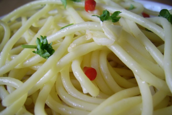 Spaghetti AOP (aglio, olio e peperoncino)