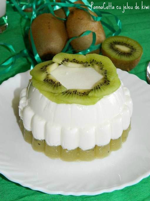 Panna Cotta cu jeleu de kiwi