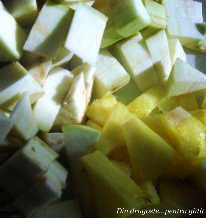 Sote de vinete, dovlecei, ananas și germeni de soia & Cous - cous