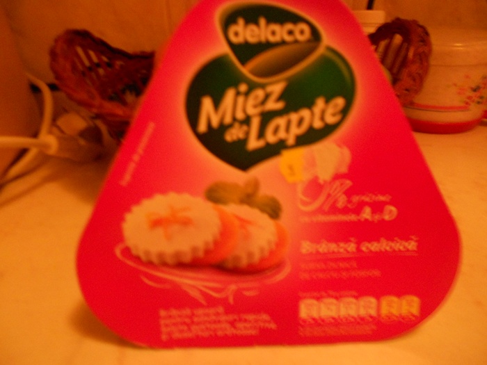 Miez de lapte cu kiwi si dulceata de visine