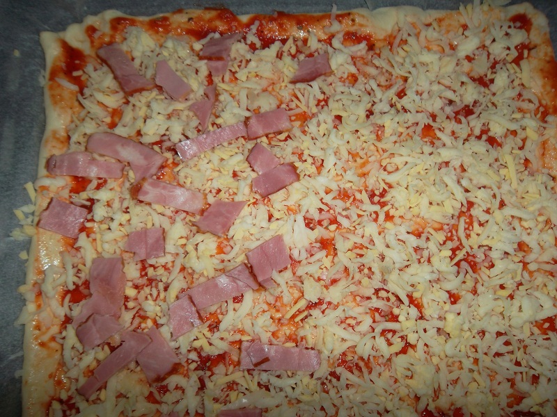 Pizza în stil româno-italian