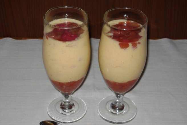 Rubarba cu crema custard