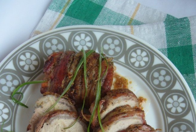 Muschiulet de porc impanat si invelit in bacon