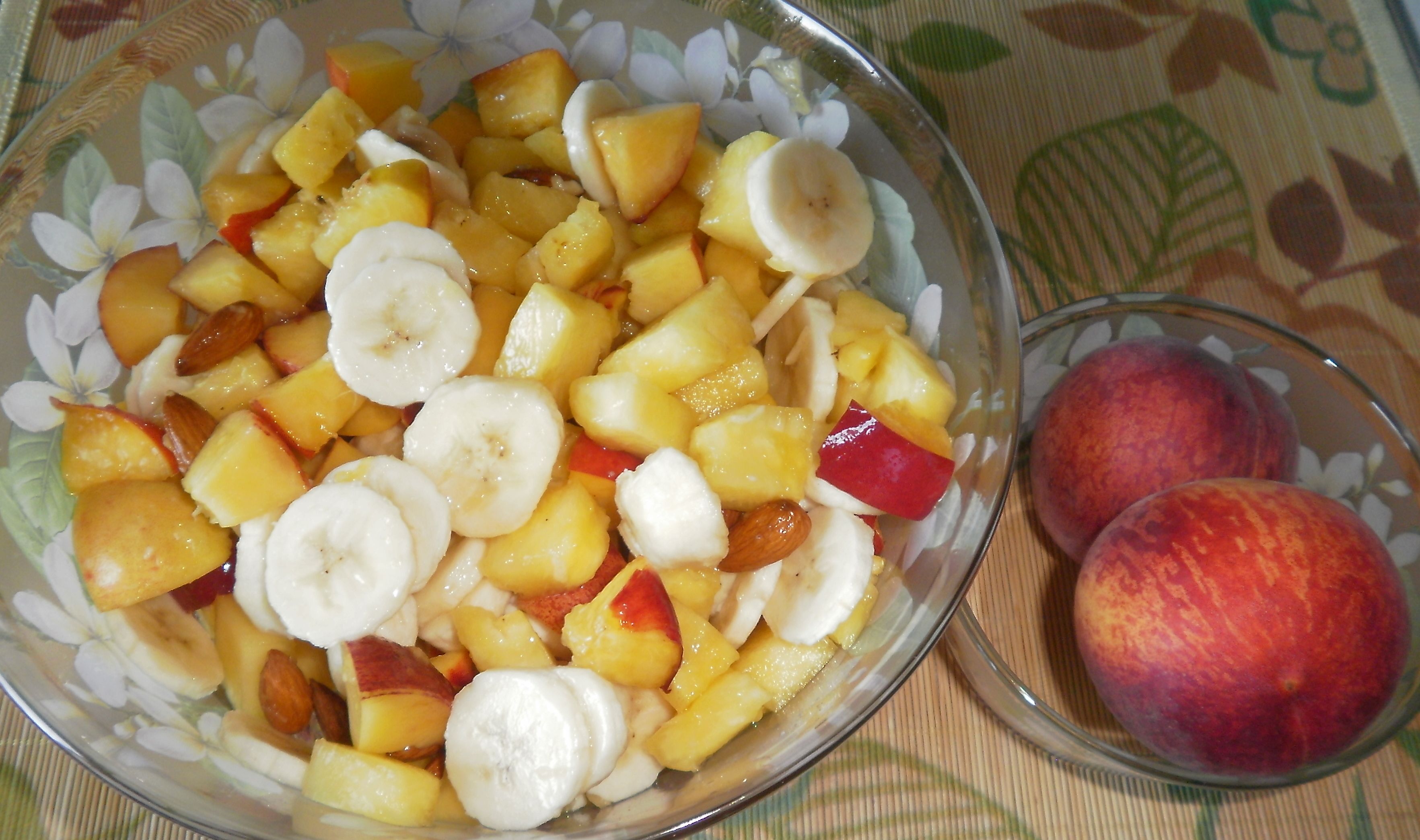 Salata de fructe cu migdale