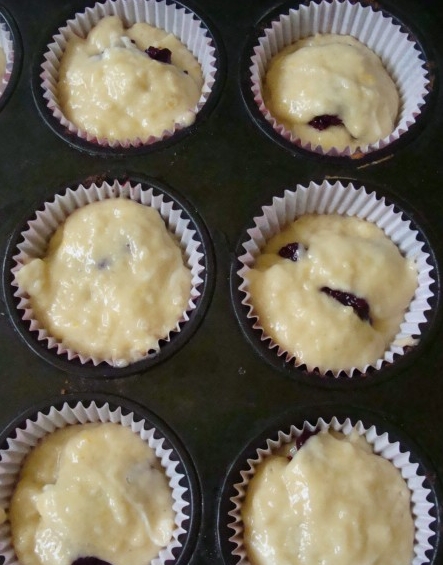 Muffins umplute cu gem de mure