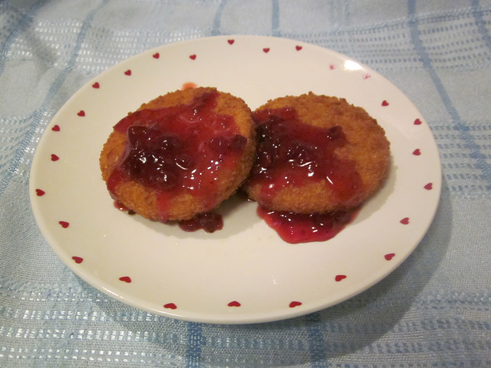 Camembert pane cu dulceata de coacaze rosii