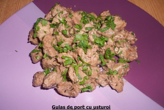 Gulas de porc cu usturoi