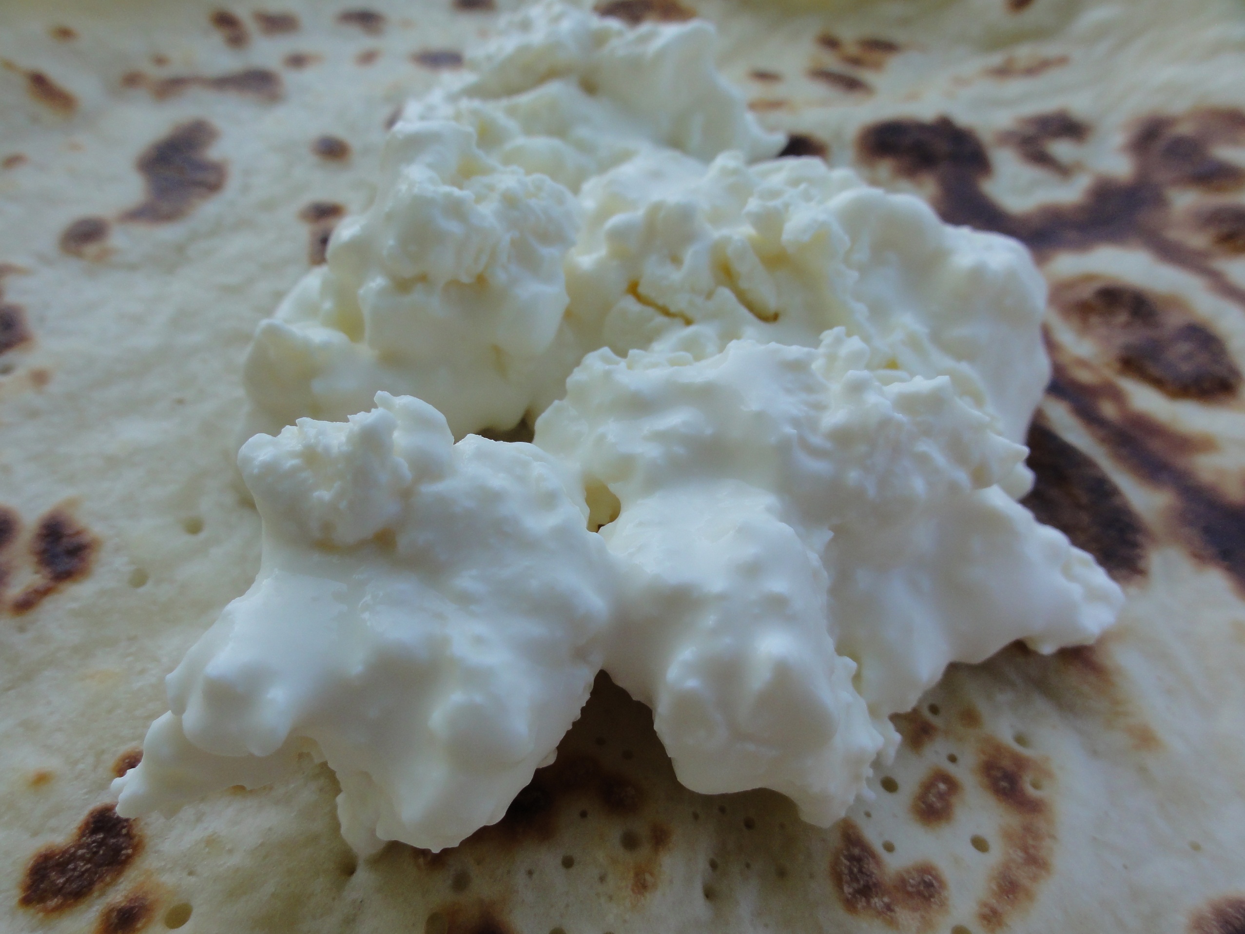 Clatite cu dulceata,inghetata sau feta