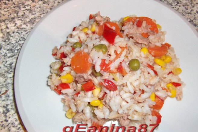 Salata de orez cu ton si legume