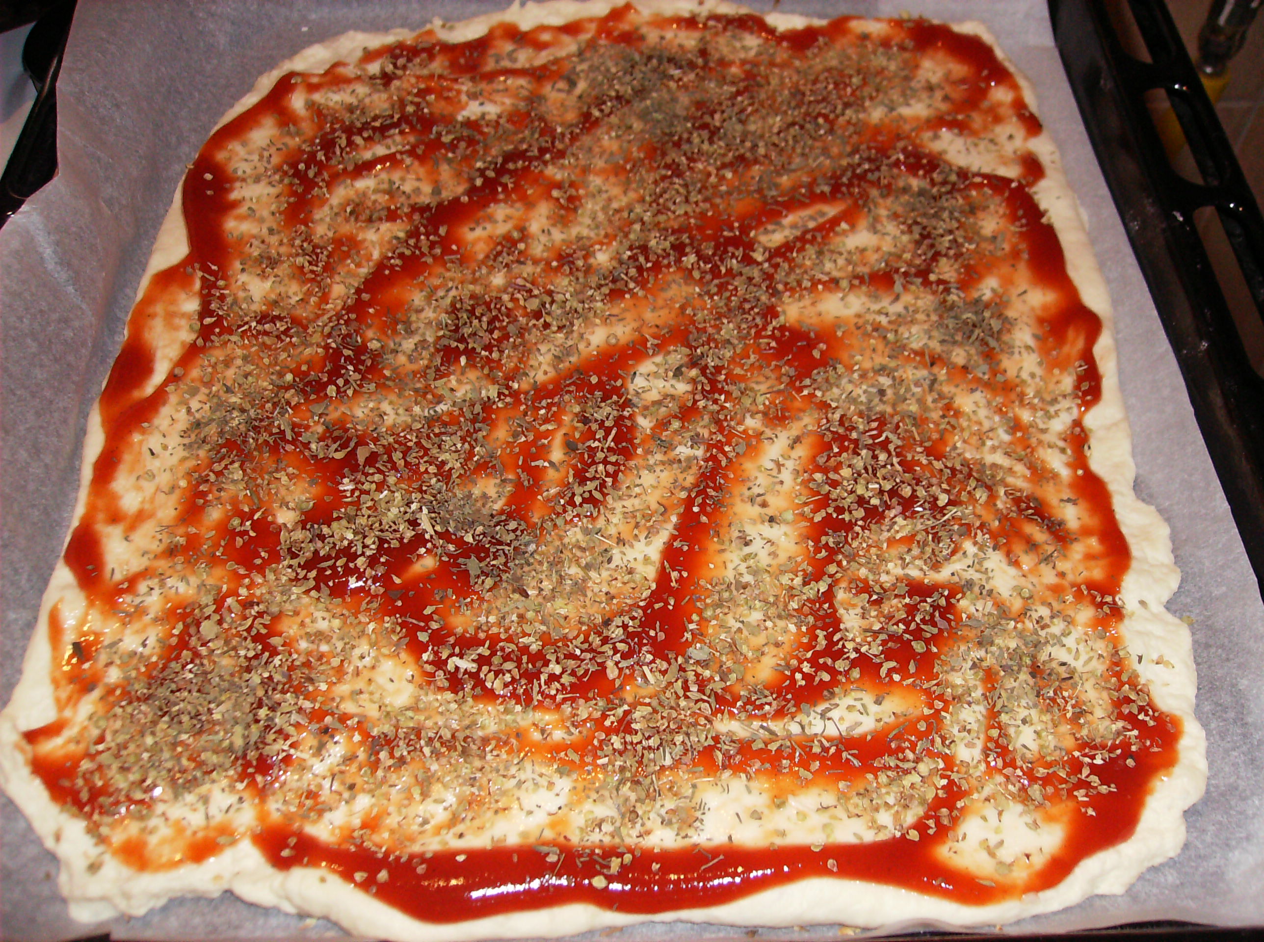 Pizza cu branza de casa