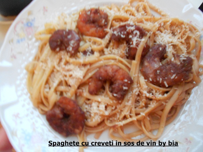 Spaghete cu creveti in sos de vin