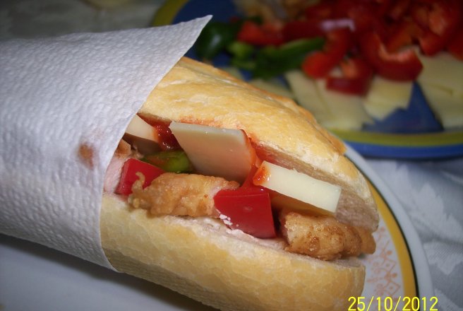 Sandwich cu snitel de pui si cascaval