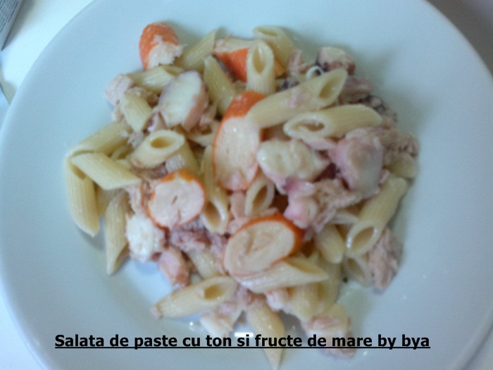 Salata de paste cu ton si fructe de mare