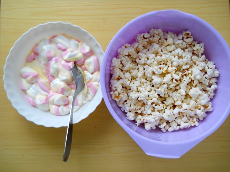 Prajiturica din popcorn -  Haloween popcorn cake