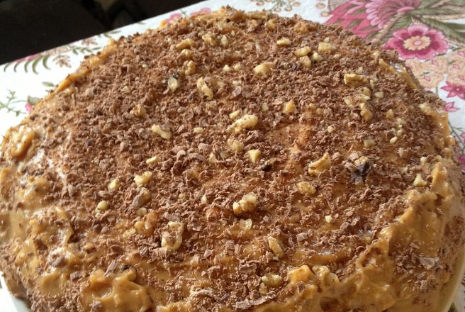 Tort cu dulceata de capsuni, budinca de  vanilie si crema de caramel:)