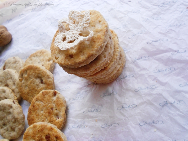 Biscuiti cu tarate, alune de padure si nuci (de post)