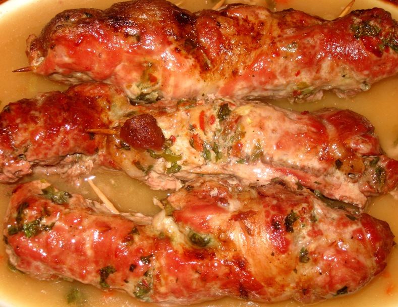 Rulada de porc in sos de rosii