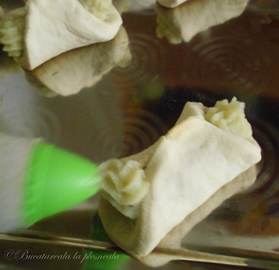 Biscuiti mentolati, cu crema de fructe