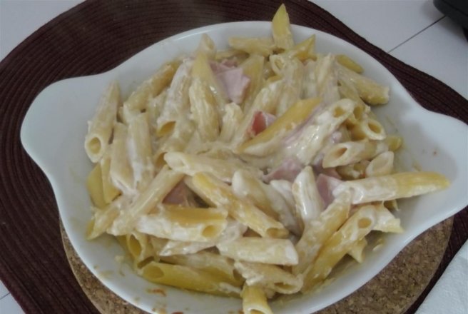 Penne cu sunca si branza la cuptor